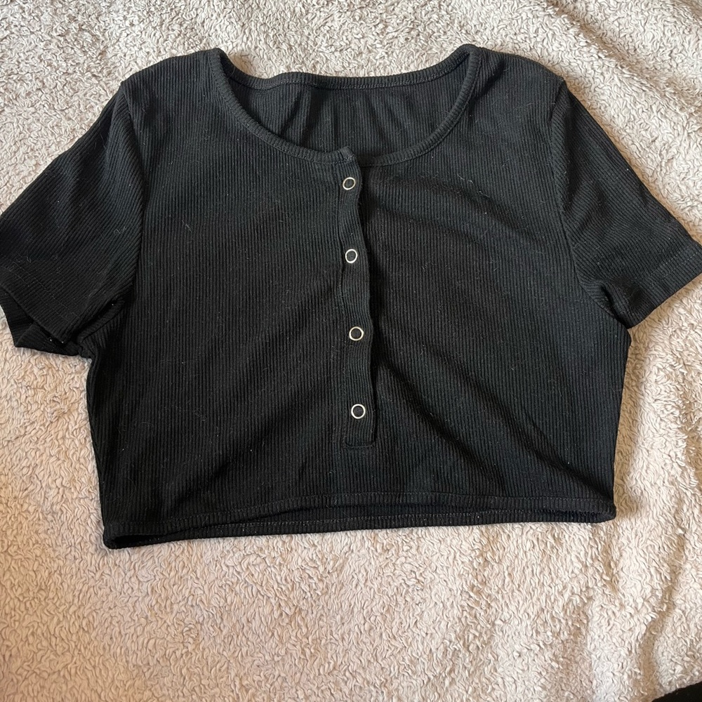 Black petite rubbed crop top with 4 snap buttons